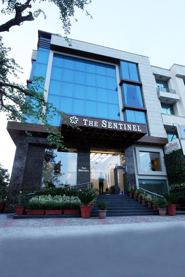 The Sentinel Hotel New Delhi Exterior photo