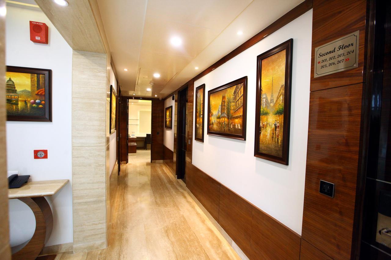 The Sentinel Hotel New Delhi Exterior photo